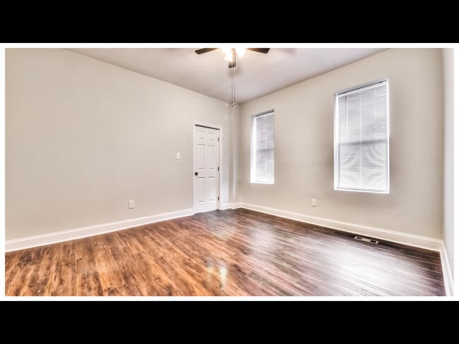 Building Photo - 810 Brooks Ln