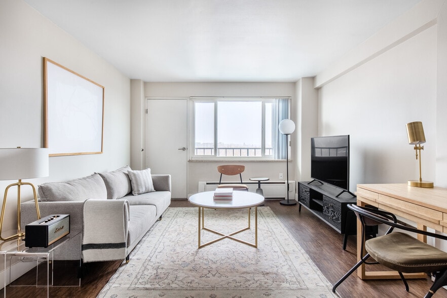 Primary Photo - 1557 Logan St