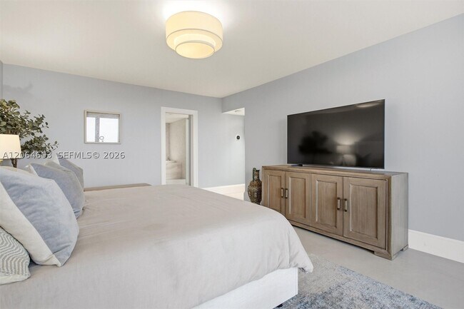 Building Photo - 5600 Collins Ave
