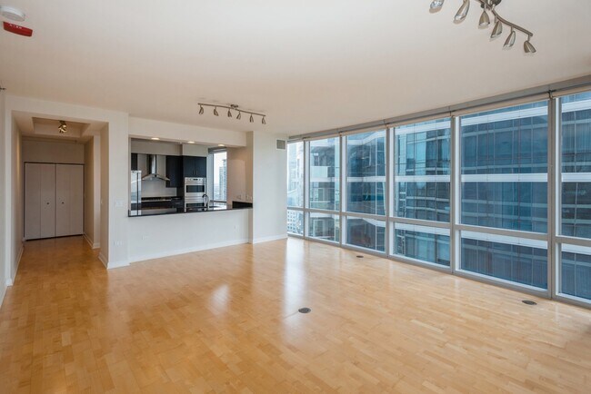 Building Photo - 1211 S Prairie Ave