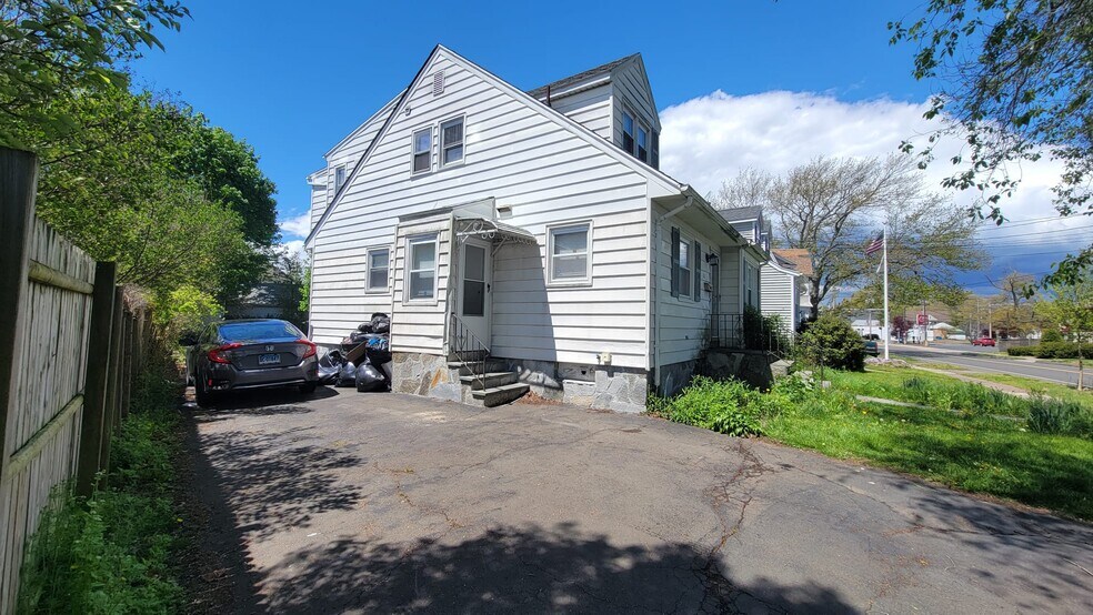 Building Photo - 18 Townsend Ave