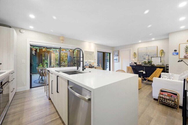 Building Photo - 1605 S US Hwy 1