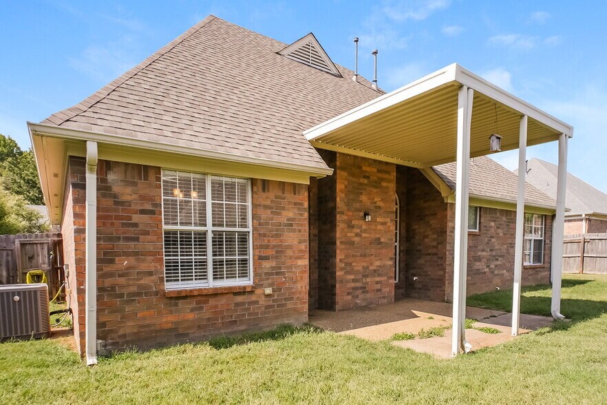 Building Photo - 205 Cameron Dr