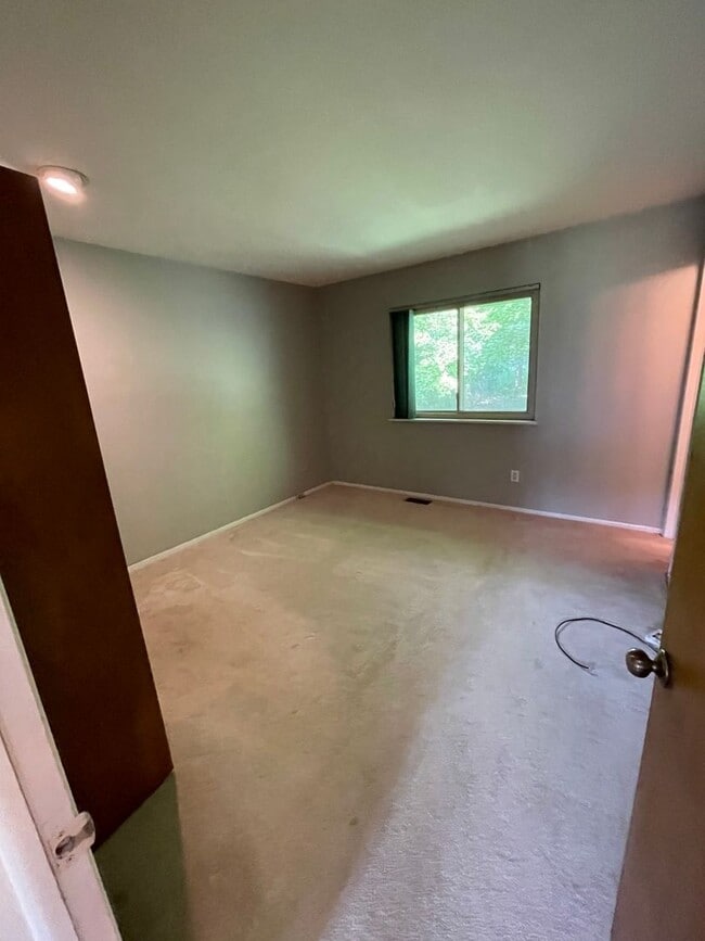 Building Photo - 3479 Fieldview Ave