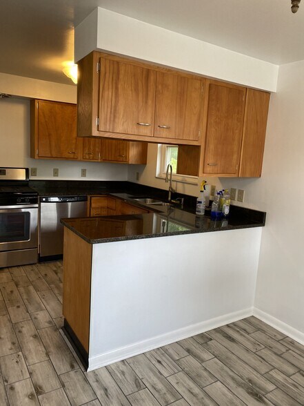 Building Photo - 4947 Charlemar Dr