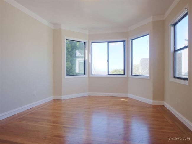 Building Photo - 40 Santa Paula Ave