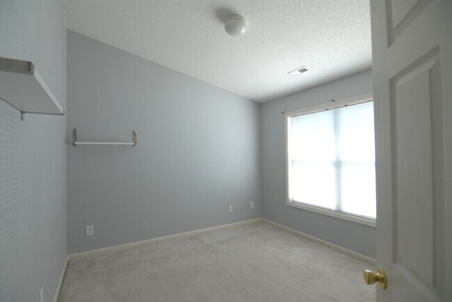 Building Photo - 800 Remount Ct