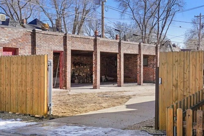 Building Photo - 1000 Carteret Ave