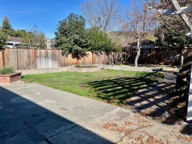 Building Photo - 1057 6th Ave