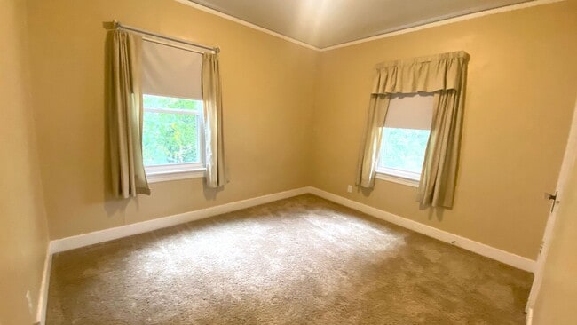 Building Photo - 3 Bedroom, 1 Bath Single Family House