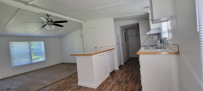 Building Photo - Ready to Move in
