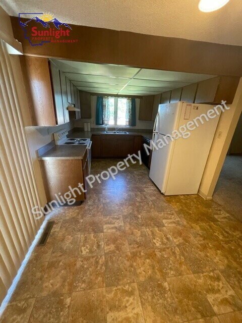 Building Photo - 2319 Alderson Ave