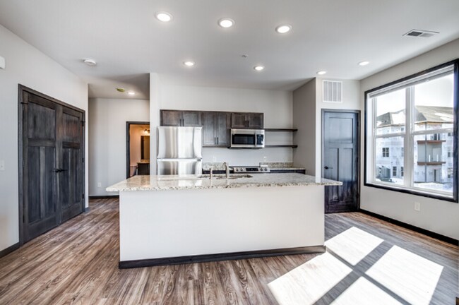 Building Photo - 1619 Doman Dr