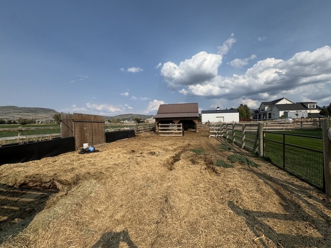 Building Photo - 3171 Horse Thief Dr