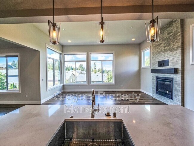 Building Photo - 619 202nd Pl SW