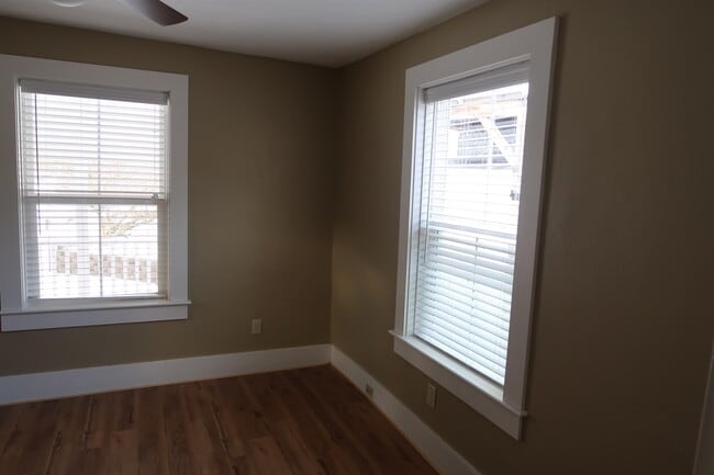 Building Photo - 5 Green St