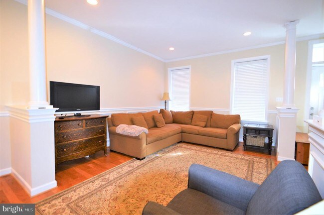 Building Photo - 720 K St NE