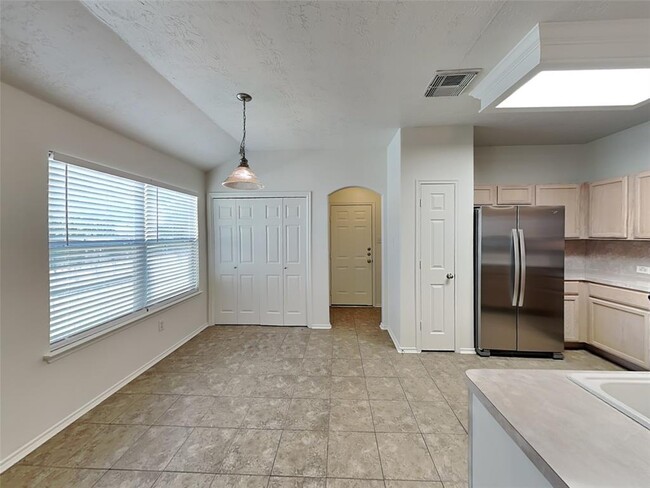 Building Photo - 18475 Sunrise Pines Dr