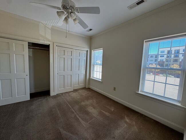 Building Photo - Available now!  Spacious 2BR/2BA Apartment in Downtown Raleigh