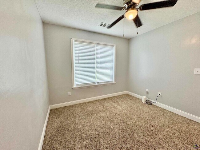 Building Photo - 508 Covington Cove