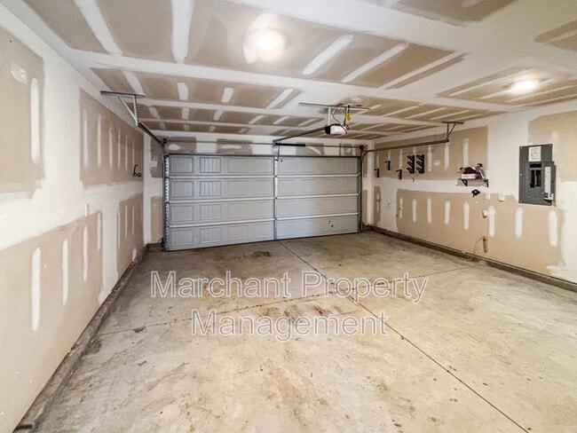 Building Photo - 106 Green Oak Dr