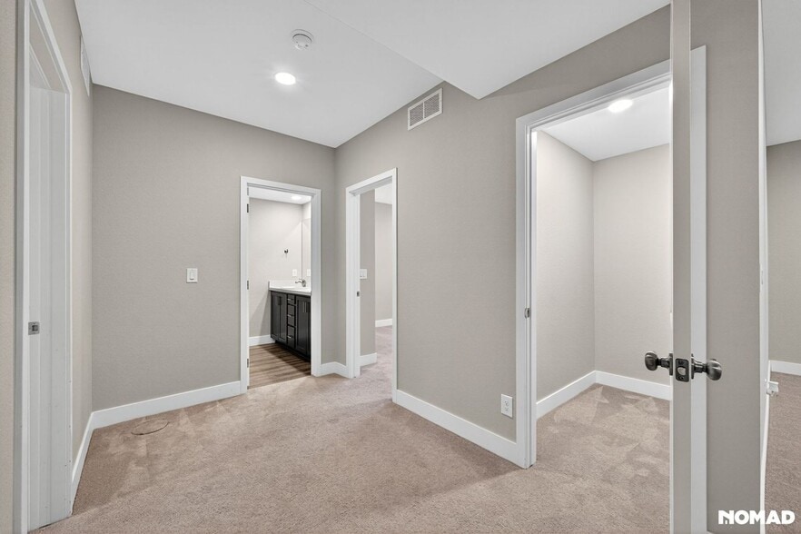 Building Photo - 4672 Clear Creek Dr