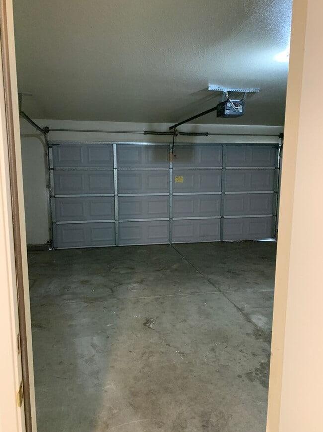 Building Photo - Beautiful 4 Bedroom 3 bath home in Merced!