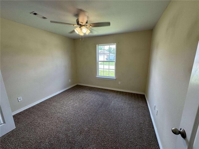 Building Photo - 1055 Raspberry St
