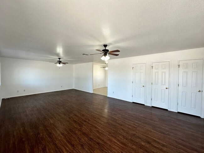 Building Photo - 6527 Nielsen Way