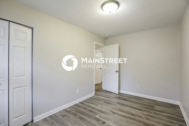 Building Photo - 3 Bedroom Pet-Friendly Home in Blue Springs, MO with Main Street Renewal