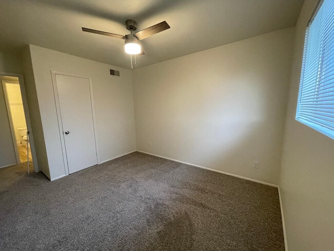 Building Photo - 531 E Laguna Dr