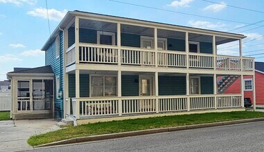 Building Photo - Snowbird Rental or Short-Term Getaway – Just Steps from the Beach!