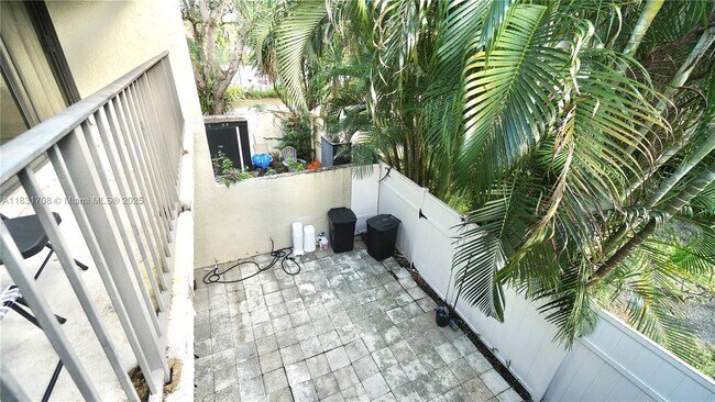 Building Photo - 741 E Coco Plum Cir