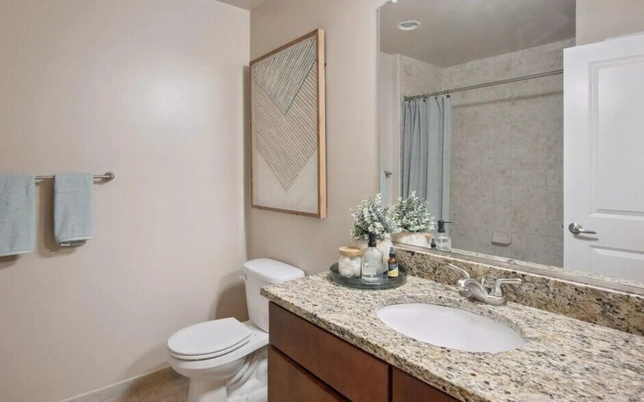 Building Photo - 2517 Sayles Pl SE