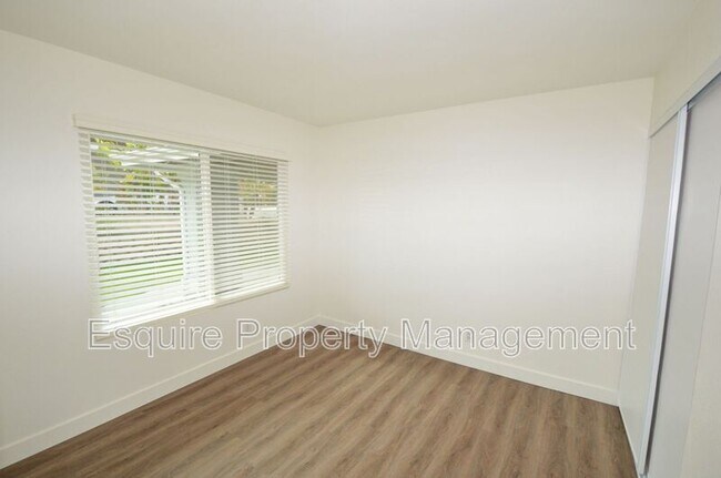 Building Photo - 5190 Laurel Park Dr