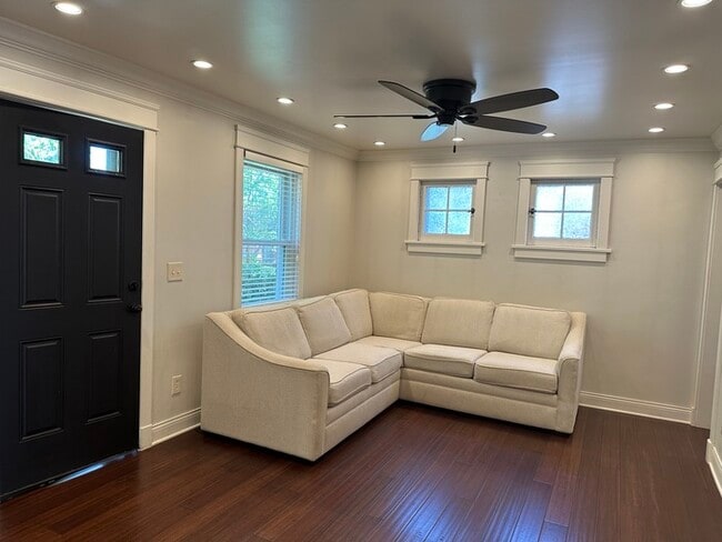 Building Photo - Webster Schools, Charming 2BD 2Bth Home Co...