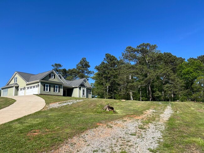 Building Photo - 8365 Wallace Wood Rd