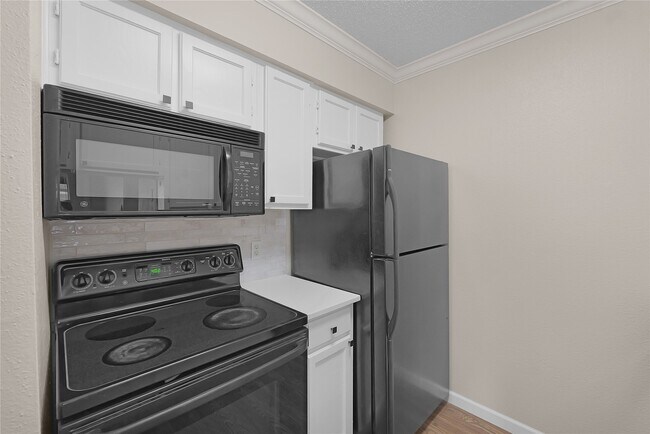 Building Photo - 2120 El Paseo St