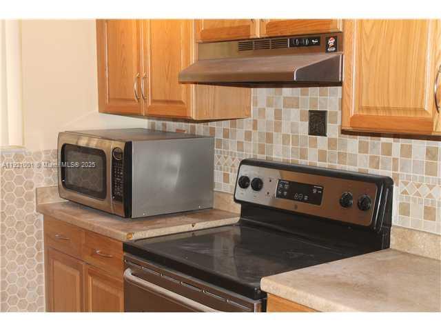 Building Photo - 586 NW 114th Ave