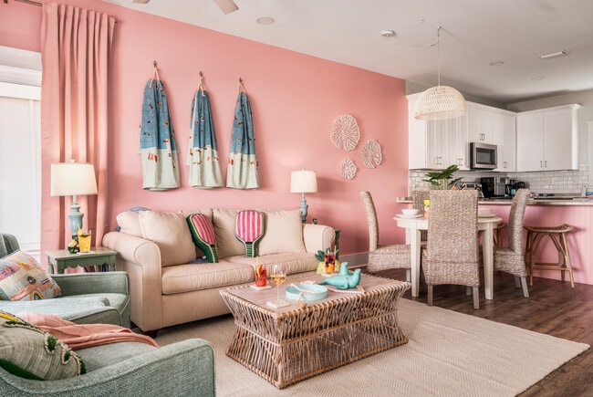 Building Photo - 105 W 7th St