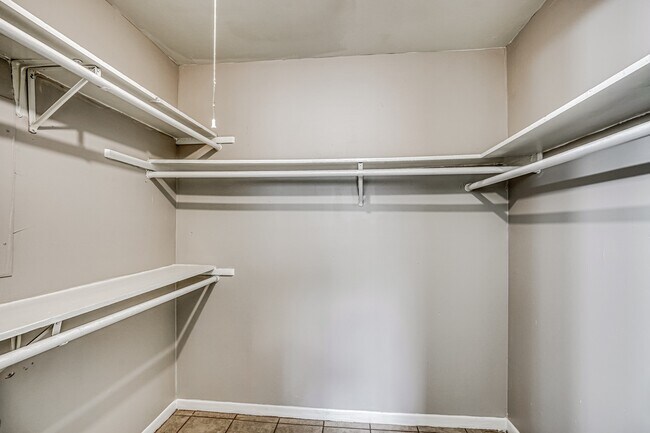 Building Photo - 6610 Rowell Ct