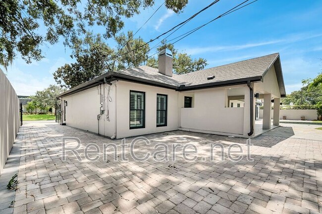 Building Photo - 2021 Alameda St