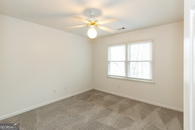 Building Photo - 155 Glenwood Ln