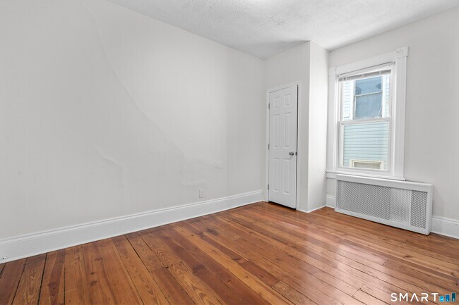Building Photo - 394 Gregory St