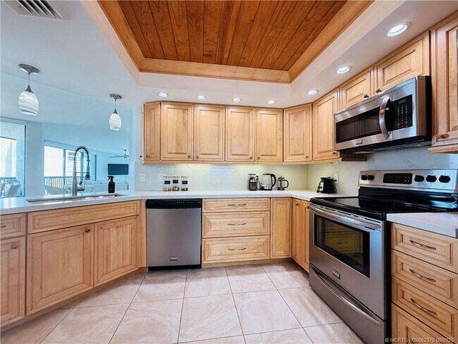 Building Photo - 8800 S Ocean Dr
