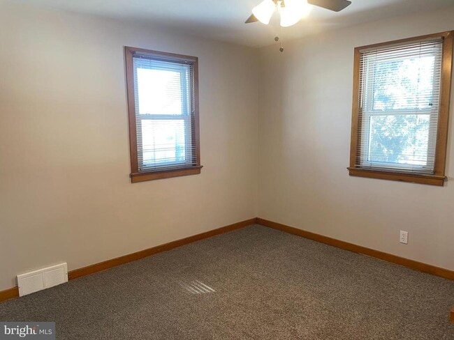 Building Photo - 5017 Mauretania Ave