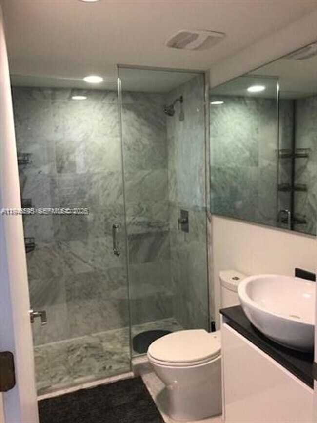 Building Photo - 9821 E Bay Harbor Dr