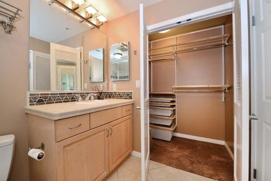 Building Photo - 1601 India St