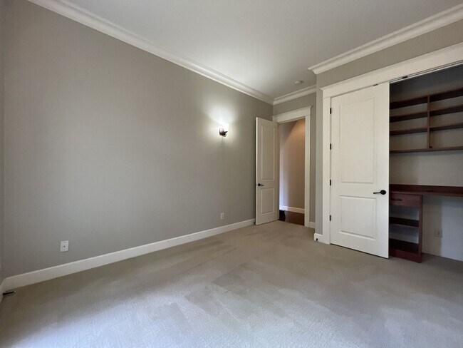Building Photo - Luxury 5 Bedroom Home with Soaking Tub, Chef’s Kitchen & Expansive Primary Suite