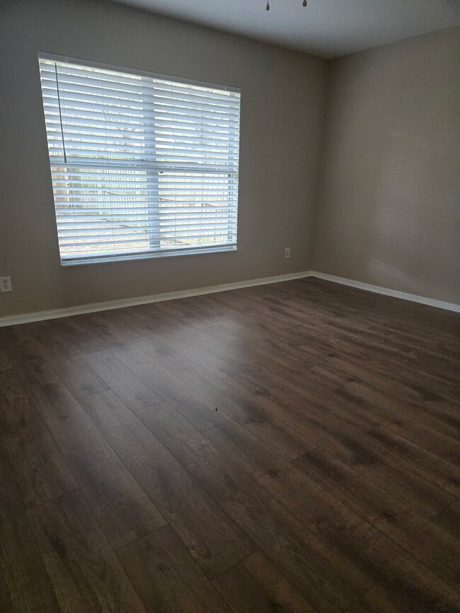 Building Photo - 305 Garden Oak Ct